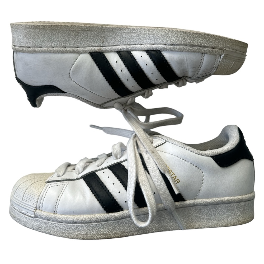 Adidas White classic sneakers size US 4 Youth